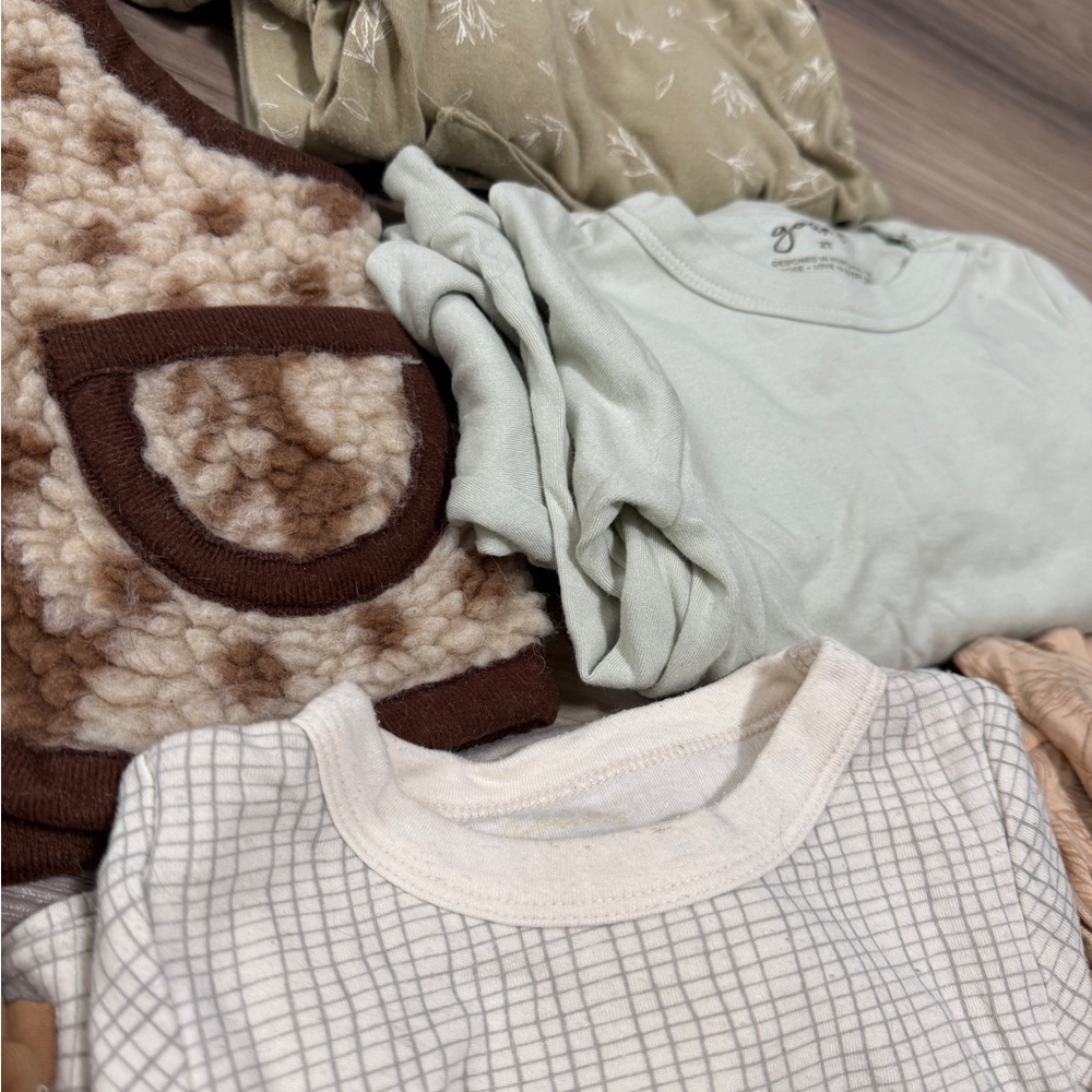Unisex Toddler 2T-3T Goumi pajamas and vest bundle - Picture 3 of 14